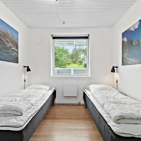 4 Bedroom In Holiday home