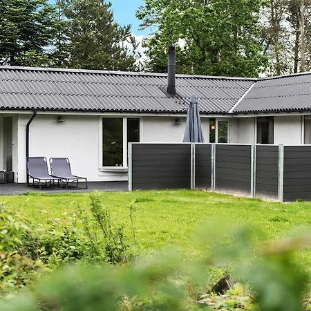 4 Bedroom In *